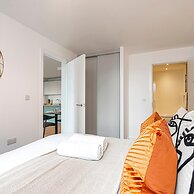 Deluxe Waterside Flat in Leeds