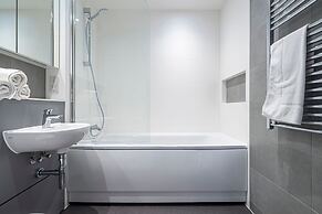 Deluxe Waterside Flat in Leeds