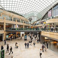 Deluxe Waterside Flat in Leeds