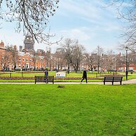Deluxe Waterside Flat in Leeds
