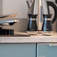 Deluxe Waterside Flat in Leeds