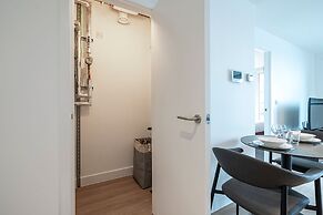 Deluxe Waterside Flat in Leeds