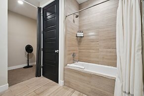 Graffiti & Skyline | RiNo Art Lofts