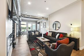 Graffiti & Skyline | RiNo Art Lofts