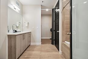 Graffiti & Skyline | RiNo Art Lofts