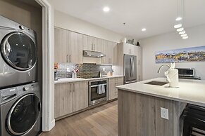 Graffiti & Skyline | RiNo Art Lofts