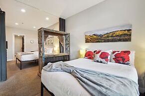 Graffiti & Skyline | RiNo Art Lofts