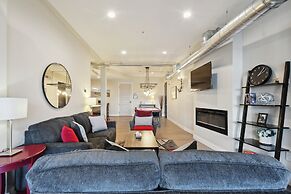 Graffiti & Skyline | RiNo Art Lofts