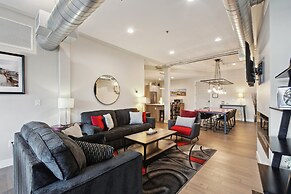 Graffiti & Skyline | RiNo Art Lofts