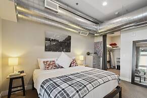 Graffiti & Skyline | RiNo Art Lofts