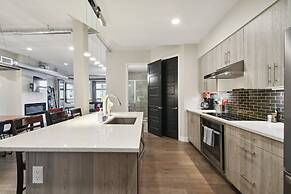 Graffiti & Skyline | RiNo Art Lofts