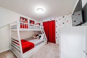 Premium 5-bed Townhome Themed Perfect Location