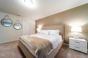 Premium 5-bed Townhome Themed Perfect Location