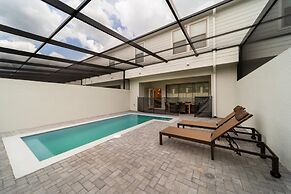 Premium 5-bed Townhome Themed Perfect Location