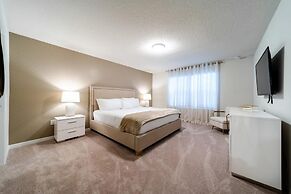 Premium 5-bed Townhome Themed Perfect Location