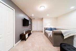 Premium 5-bed Townhome Themed Perfect Location