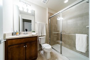 Premium 5-bed Townhome Themed Perfect Location