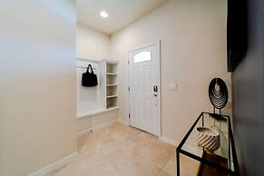 Premium 5-bed Townhome Themed Perfect Location