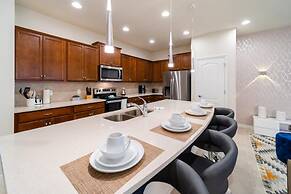 Premium 5-bed Townhome Themed Perfect Location