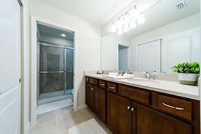 Premium 5-bed Townhome Themed Perfect Location