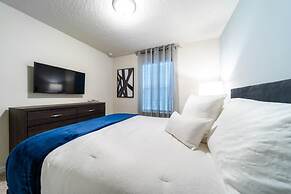 Premium 5-bed Townhome Themed Perfect Location