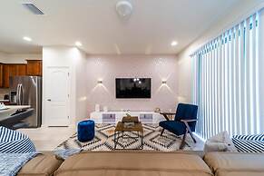 Premium 5-bed Townhome Themed Perfect Location