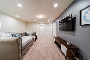 Premium 5-bed Townhome Themed Perfect Location