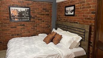 Cozy Bricks Apartments