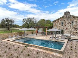 Grasslands Pool Hot Tub Hill Country Views