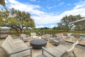 Grasslands Pool Hot Tub Hill Country Views