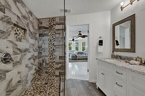 Grasslands Pool Hot Tub Hill Country Views