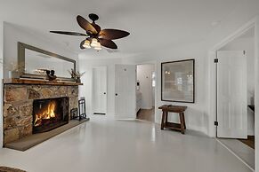 Grasslands Pool Hot Tub Hill Country Views