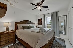 Grasslands Pool Hot Tub Hill Country Views