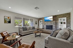 River Oaks Retreat With Hot Tub