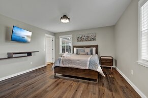 River Oaks Retreat With Hot Tub