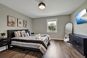 River Oaks Retreat With Hot Tub