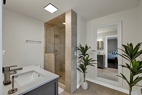 River Oaks Retreat With Hot Tub