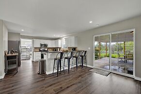 River Oaks Retreat With Hot Tub