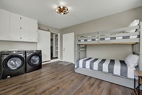 River Oaks Retreat With Hot Tub