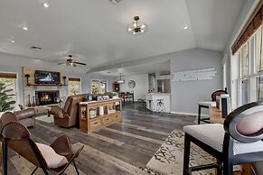 Starlight Meadows 3 mi to Downtown W/hot tub