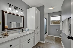 Starlight Meadows 3 mi to Downtown W/hot tub