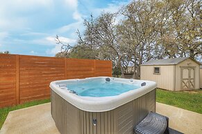 Starlight Meadows 3 mi to Downtown W/hot tub