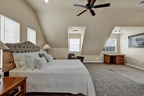 The Elizabeth Haus Upper Suite