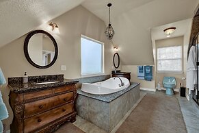 The Elizabeth Haus Upper Suite