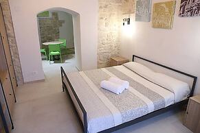Locus Pendinelli Trani 53-the Philosophy of a B&b, the Details of a Ho