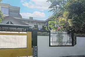 OYO 93877 Atifah Homes