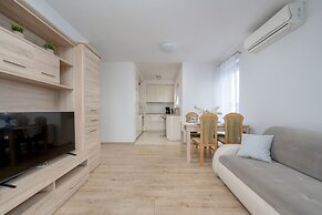 Bright Apartment With Balcony by Renters