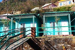 Kedar Heights Heli Resort