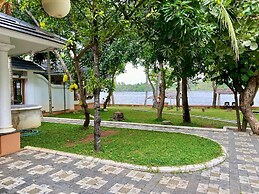 WATERFRONT BY PALMYRA