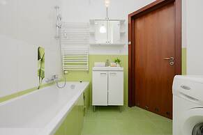 Cozy Apartment With Balcony by Renters